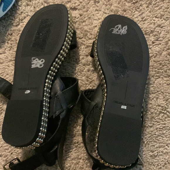 Too small - Picture 3 of 3